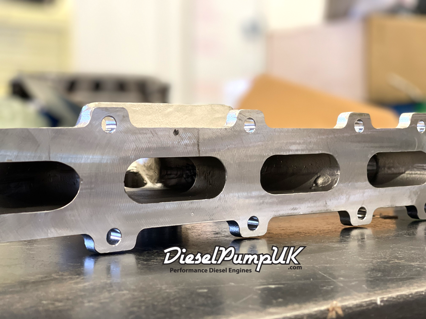 OM606 Compact Stainless Manifold - Minor Casting Defects